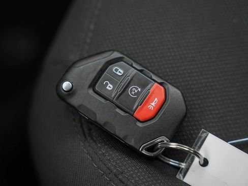 Used 2022 Jeep Wrangler Unlimited Sahara w/ Dual Top Group image 39