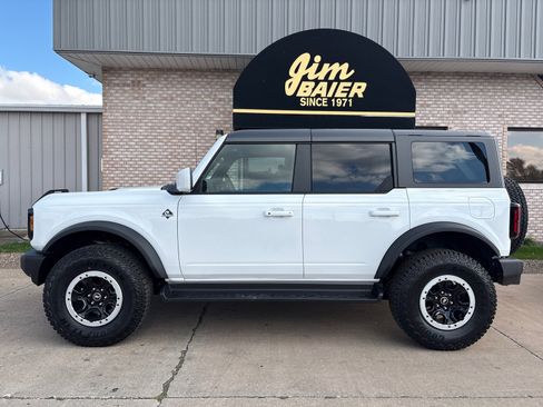 New 2025 Ford Bronco Outer Banks w/ Sasquatch Package image 2