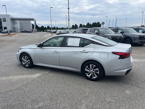 Used 2024 Nissan Altima 2.5 S FWD image 4