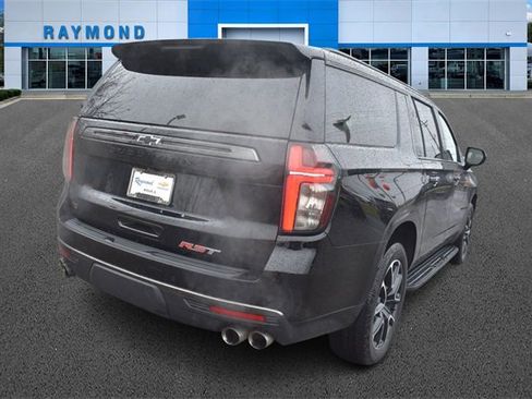 Used 2022 Chevrolet Suburban RST w/ Sport Performance Package image 3