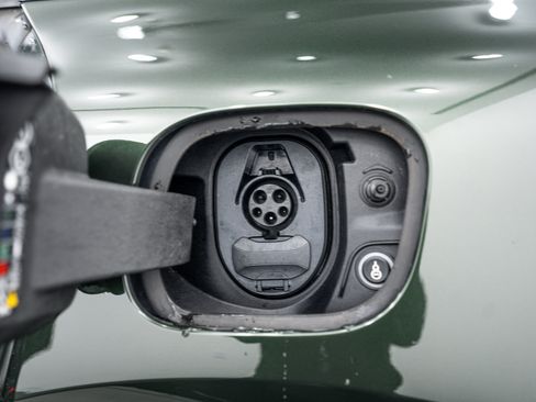 Certified 2025 Porsche Macan 4 Electric AWD/4WD image 25