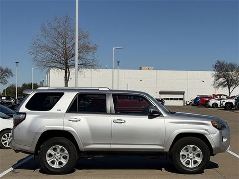Used 2014 Toyota 4Runner SR5 image 3