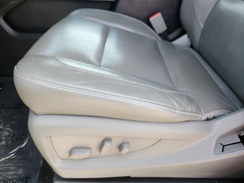 Used 2016 Chevrolet Suburban LT image 8