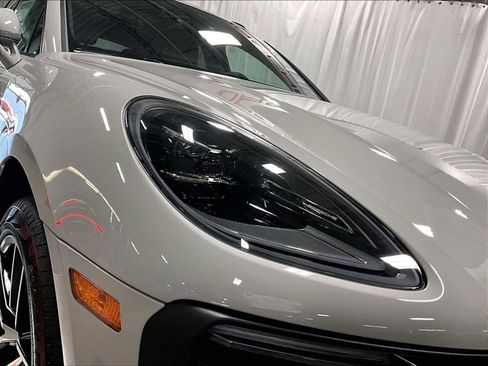 New 2026 Porsche Macan image 12