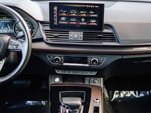 Used 2023 Audi Q5 Premium w/ Convenience Package image 15