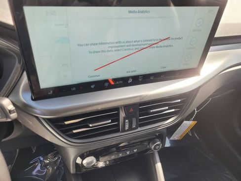 New 2025 Ford Escape SE FWD image 9