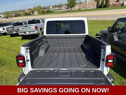 New 2026 Jeep Gladiator Sport AWD/4WD image 12