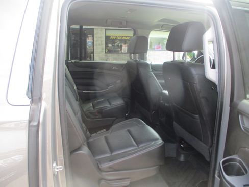 Used 2019 Chevrolet Suburban LT w/ Luxury Package image 10