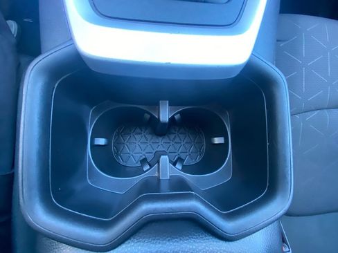 Used 2025 Toyota RAV4 XLE AWD/4WD image 25