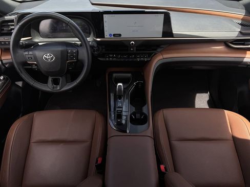 Used 2025 Toyota Crown Signia image 12