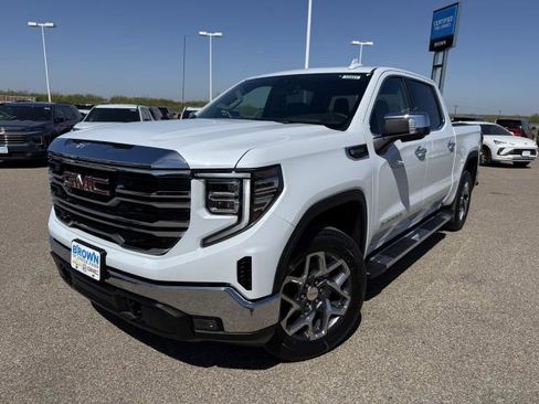 New 2026 GMC Sierra 1500 SLT image 3