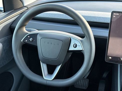 Used 2026 Tesla Model Y 2WD image 13