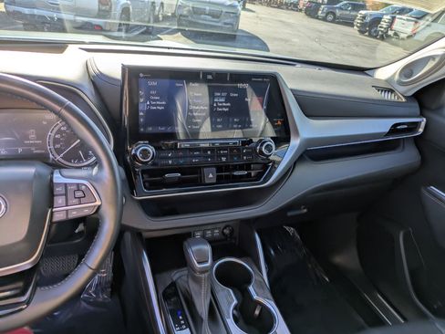 Used 2022 Toyota Highlander Platinum AWD/4WD image 25