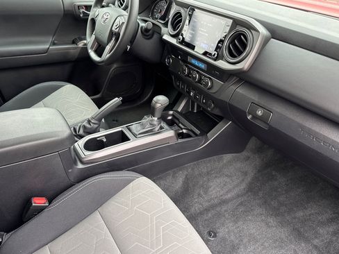 Used 2022 Toyota Tacoma TRD Sport image 15