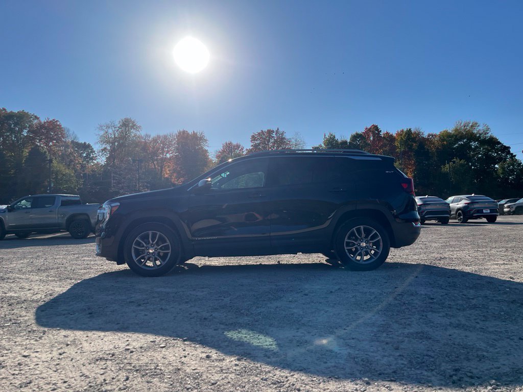 Used 2024 GMC Terrain SLT FWD image 18