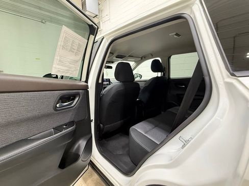 Used 2023 Nissan Rogue SV AWD/4WD image 33