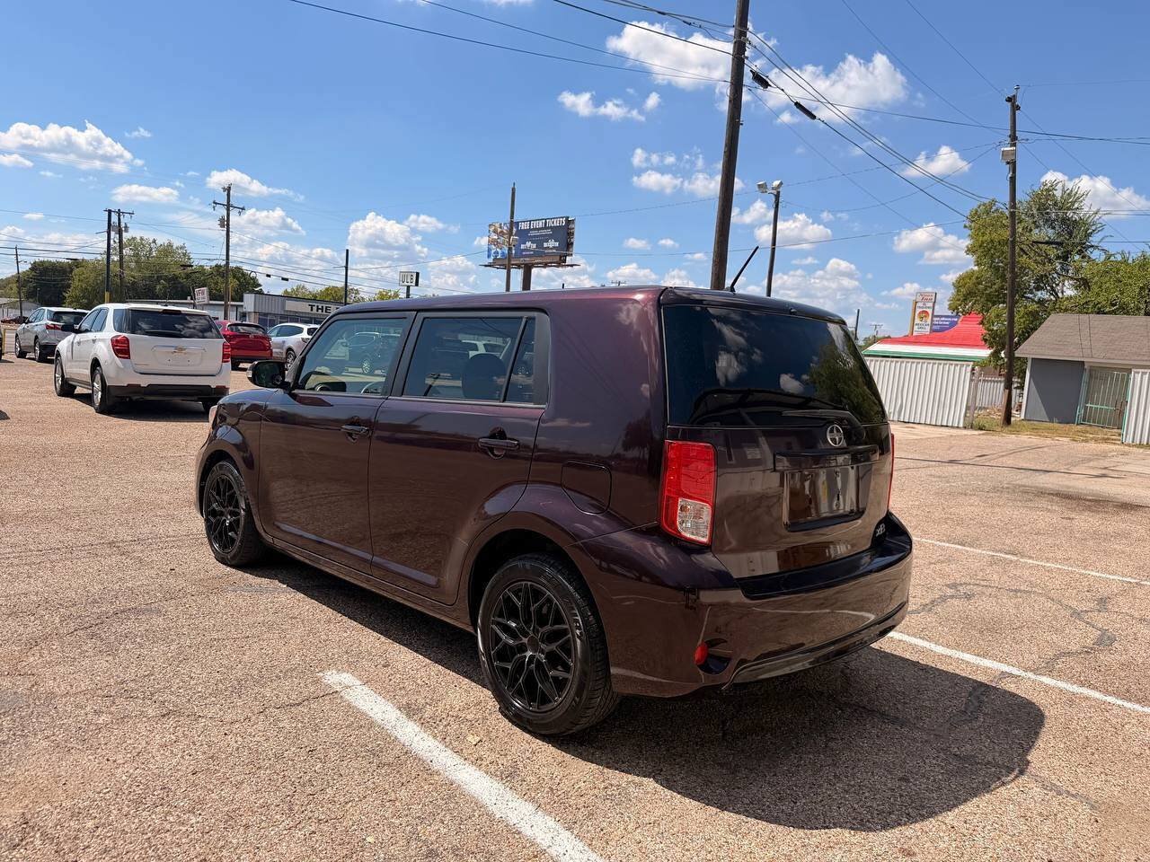 Used 2015 Scion xB FWD image 8