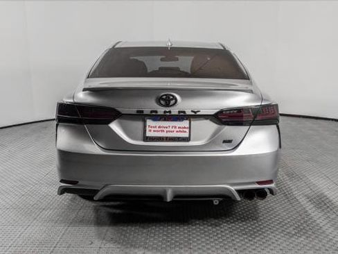 Used 2021 Toyota Camry SE image 5