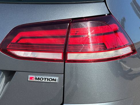 Used 2019 Volkswagen Golf Alltrack S image 25