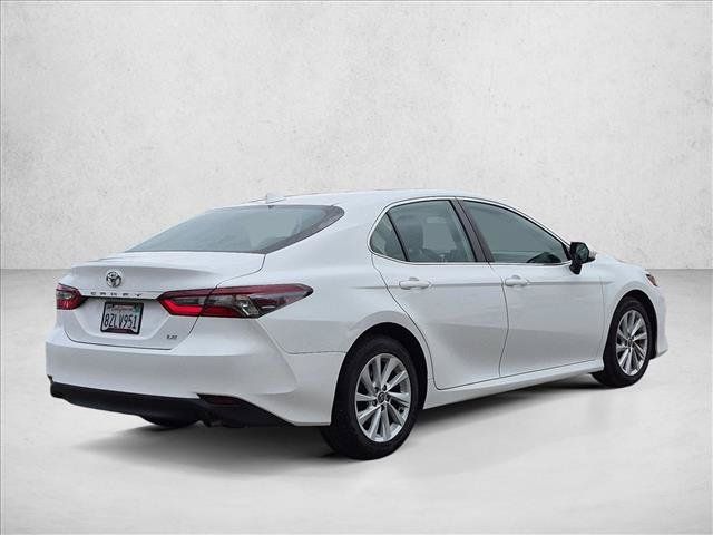 Used 2022 Toyota Camry LE FWD image 5