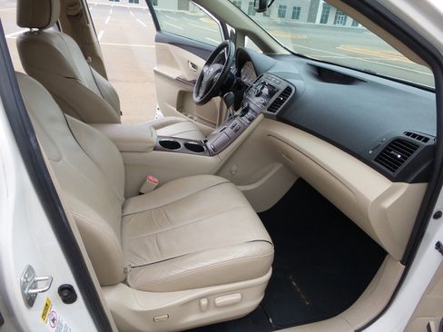 Used 2009 Toyota Venza image 22