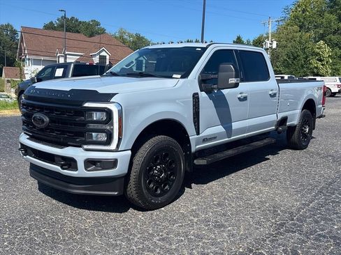 Used 2024 Ford F250 Lariat w/ Black Appearance Package AWD/4WD image 3