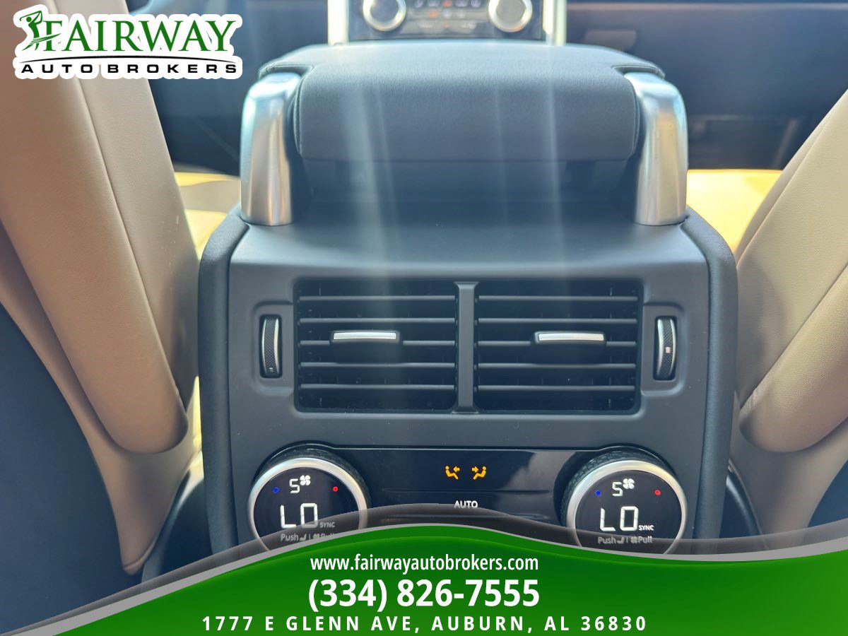Used 2025 Land Rover Discovery Dynamic SE AWD/4WD image 25