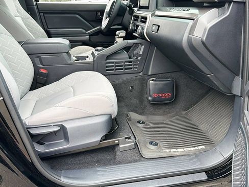 Used 2024 Toyota Tacoma SR5 AWD/4WD image 18