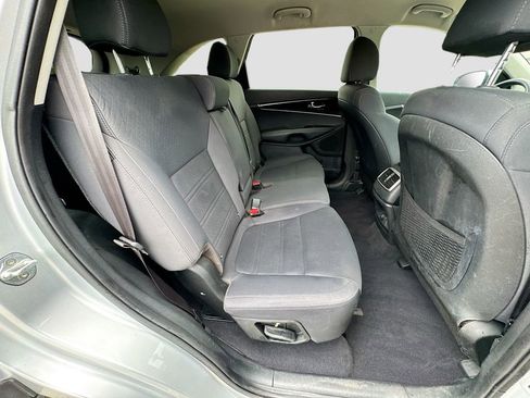 Used 2019 Kia Sorento L FWD image 33
