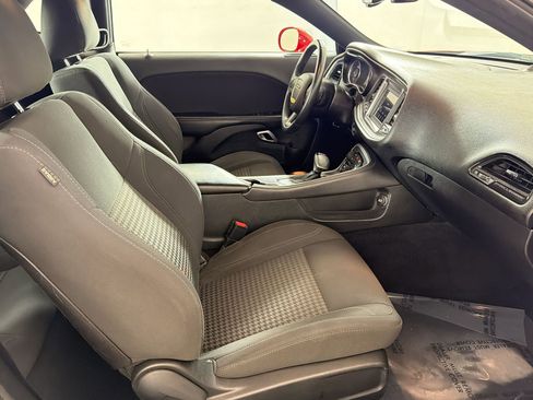 Used 2019 Dodge Challenger SXT RWD image 29