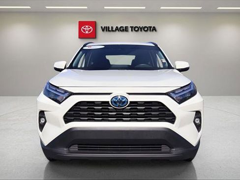 Used 2022 Toyota RAV4 XLE Premium image 8