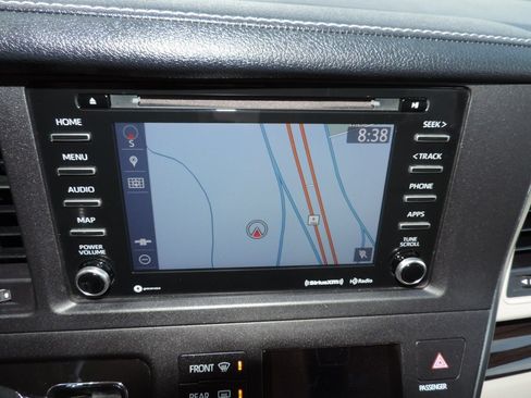 Used 2019 Toyota Sienna XLE w/ XLE Navigation Package FWD image 23