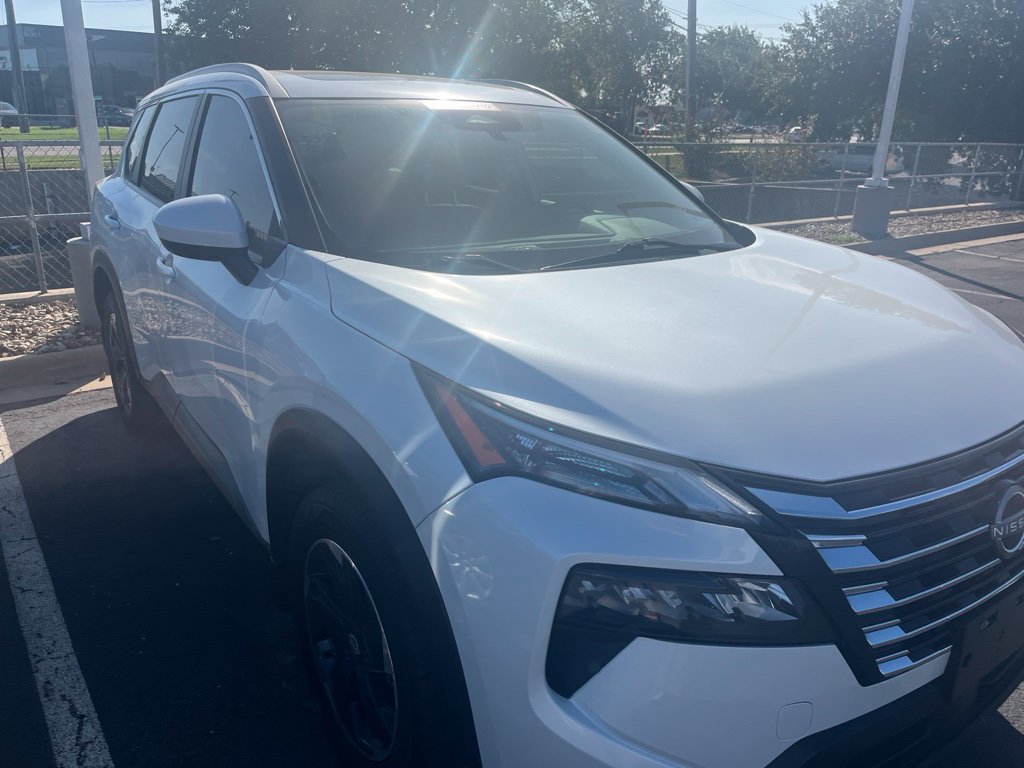 Used 2024 Nissan Rogue SV w/ SV Premium Package AWD/4WD image 3