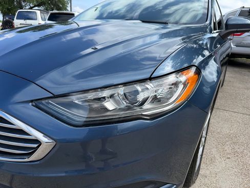 Used 2018 Ford Fusion SE FWD image 11