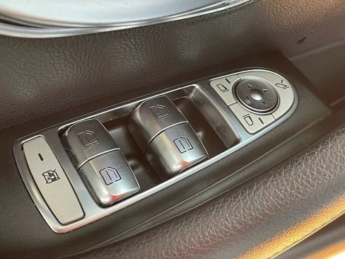 Used 2017 Mercedes-Benz E 300 4MATIC image 17