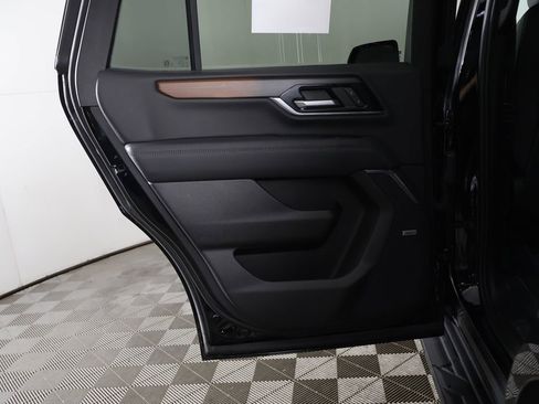 Used 2025 GMC Yukon Denali AWD/4WD image 31
