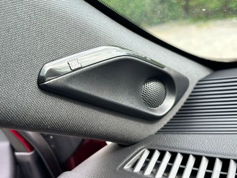 Used 2021 Toyota Venza Limited image 19