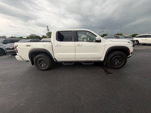 Used 2025 Nissan Frontier PRO-4X AWD/4WD image 2