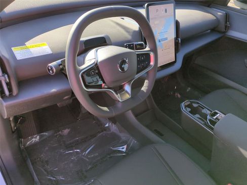 New 2026 Volvo EX30 Plus w/ Protection Package Premier image 9