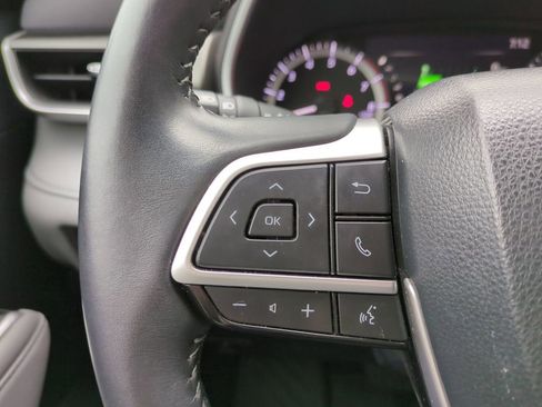 Used 2024 Toyota Highlander XLE image 30