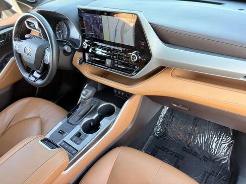Used 2020 Toyota Highlander Platinum FWD image 21