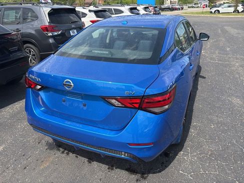 Used 2022 Nissan Sentra SV image 3