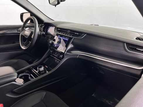 Used 2023 Jeep Grand Cherokee Altitude image 28