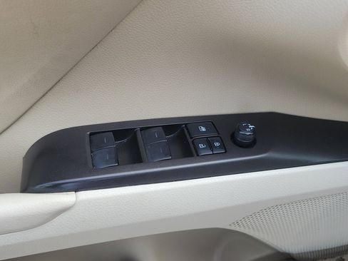 Used 2022 Toyota Camry LE FWD image 16