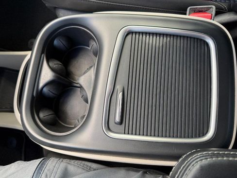 Used 2023 Chrysler Pacifica Touring-L FWD image 49