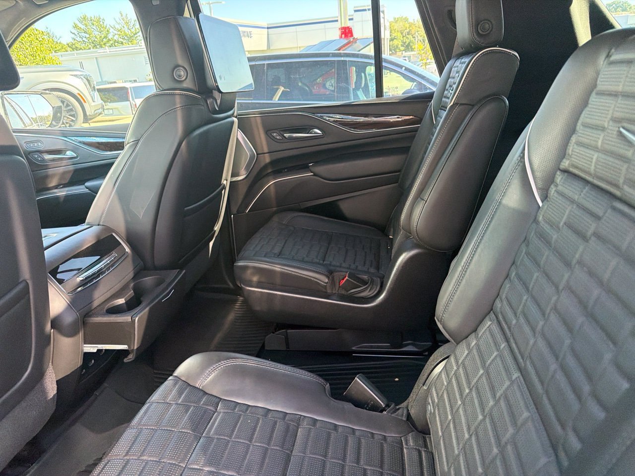 Used 2021 Cadillac Escalade Premium Luxury Platinum AWD/4WD image 6
