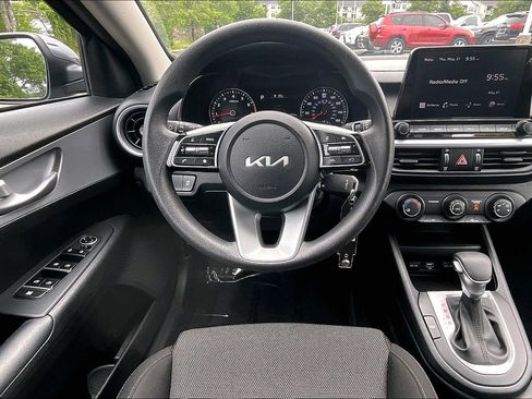 Used 2023 Kia Forte LXS w/ LXS Technology Package FWD image 5