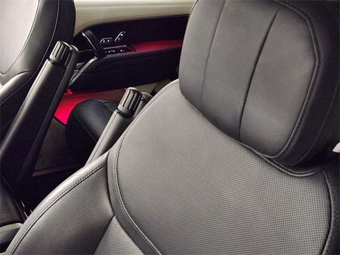 Used 2023 Land Rover Range Rover Long Wheelbase SE image 14