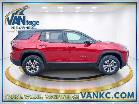 Used 2026 Chevrolet Equinox LT w/ Safety and Technology Package AWD/4WD image 5