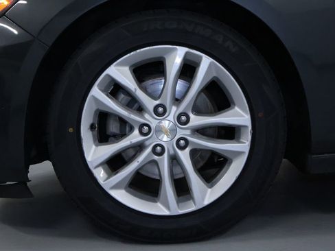 Used 2018 Chevrolet Malibu LT FWD image 30